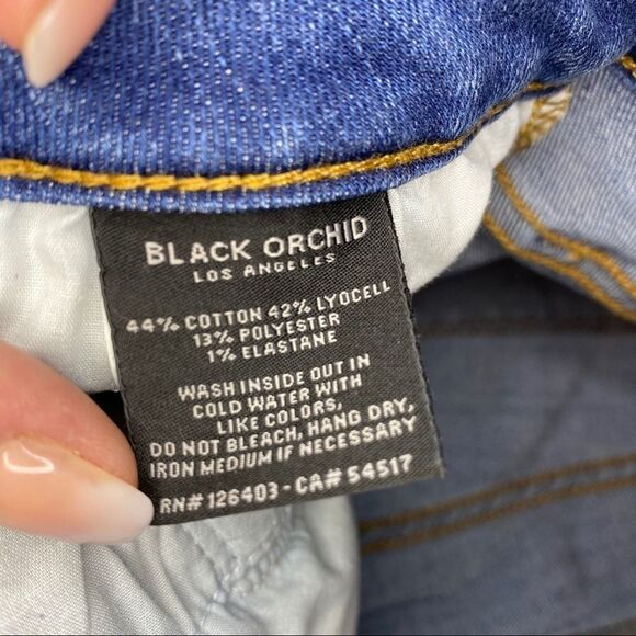 Black Orchid Jude Off Step Mid Rise Skinny - Picture 10 of 13